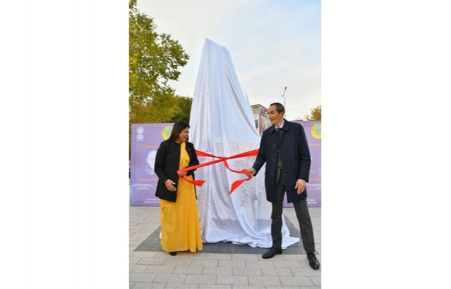 H.E. Ms. Meenakashi Lekhi also unveiled a life-size statue of Mahatma Gandhi, located in the centre of the Astana, at the Rowing Kanal Embankment along with other Kazakh dignitaries namely, Deputy Minister of Culture, Mr. Zharasbayev Serik Maratuly; Deputy Mayor of Astana, Mr. Baiken Eset Berikovich; Mayor of Baykonur District of Astana, Mr. Zhaulybaev Erlan Alimbaevich. This is the second statue of Mahatma Gandhi in Kazakhstan. It is a symbol of deep cultural ties between the two countries.